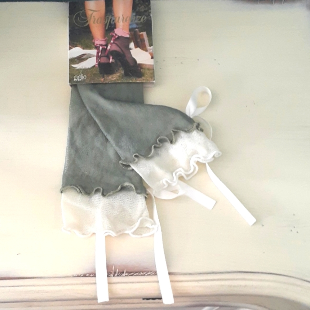 * Vintage Trasparenze sheer layered socks with bows